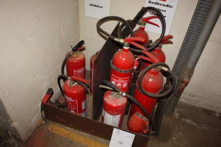 Diverse brandslukningsudstyr (pulverslukkere)