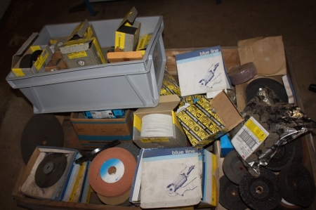 Pallet with many cutting wheels, abrasives, Cup Washers