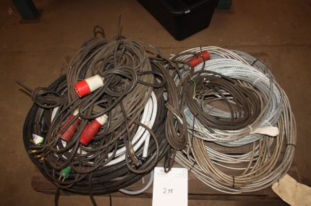 Pallet with miscellaneous, including power cable, 380 volts, 220 volts