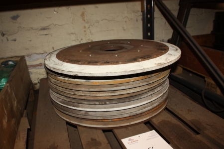 Pallet with approx. 14 discs for heavy duty roller bed
