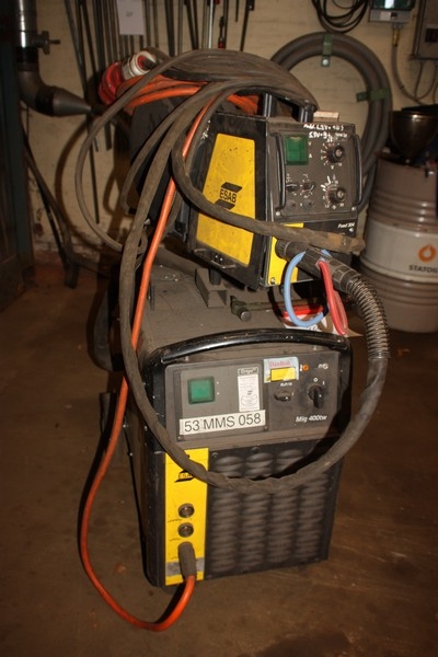 CO2 welder ESAB MIG 400 TW + Box Feed 304 wire feed box + welding cables + welding handle. Mounted in a frame on wheels