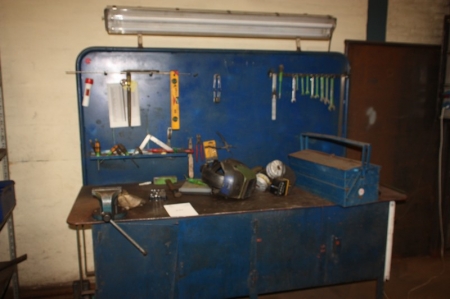 Welding Table, ca. 2000 x 950 x 10 cm + tool panel with light + screw + style content, including toolbox, tools, supplied air respirator
