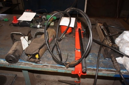 2 x foot hydraulic pumps + 2 hand hydraulic pumps + hydraulic cylinders