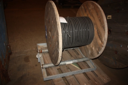 Pallet with cable reel with power cable, Draka, + roll stand