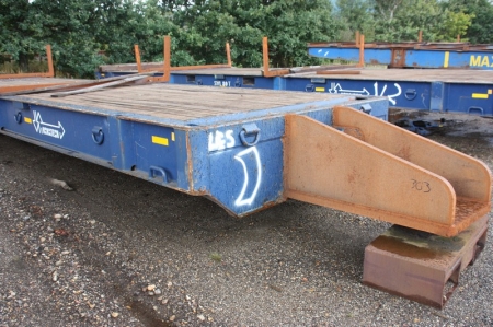 Heavy Duty Trailer with bracket for forklift. Novatech, year 2007, idle weight 7,1 tons, Total length about 15 meters. 80 tonne. Solid rubber wheels