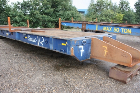 Heavy Duty Trailer with bracket for forklift. Novatech, year 2007, idle weight 7,1 tons, Total length about 15 meters. 80 tonne. Solid rubber wheels