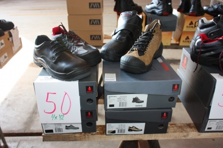 4 x safety boots, size 42