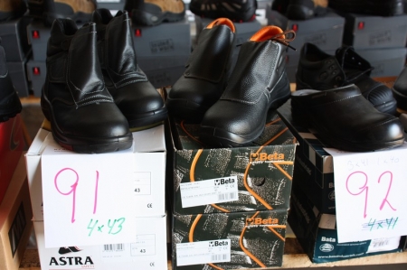 4 x safety boots, size 43