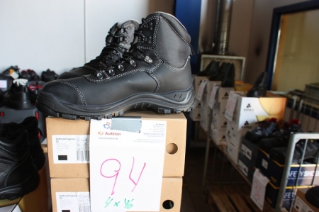 4 x safety boots: 4 x 46