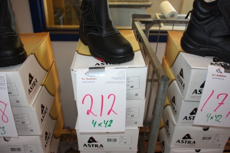 4 x safety boots: 4 x 42