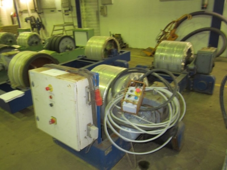 Sæt svejserullebuk til skinner,  Vego 100 tons, årgang 2002, med i alt 12 gummibelagte hjul, diameter ca 700 mm, med kabel og fjernbetjening