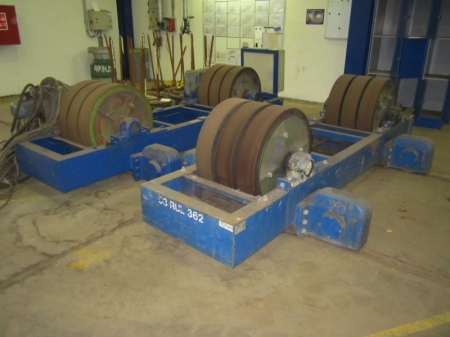 Sæt svejserullebuk til skinner,  Vego 100 tons, årgang 2002, med i alt 12 gummibelagte hjul, diameter ca 700 mm, med kabel og fjernbetjening