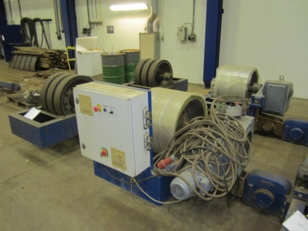 Sæt svejserullebuk til skinner,  Hendricks 100 tons, årgang 2009, med i alt 12 gummibelagte hjul, diameter ca 700 mm, med kabel og fjernbetjening