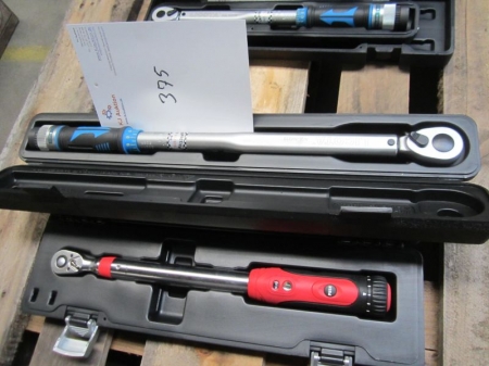 2 x torque wrenches in the trunk, unused
