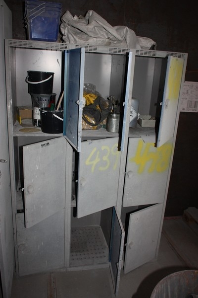 9 compartment locker with content