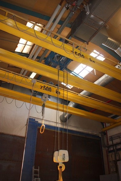 Overhead Crane (24), Double cross members. Capacity: 7500 kg. Demag electric hoist on cross member. Hook: 7.5 tonnes. Span about 14 meters