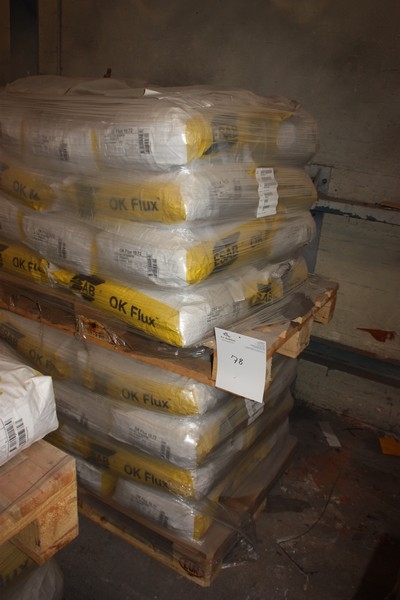 2 pallets ESAB OK Flux 10.72. Approximately 40 bags of 25 kg. Grain size from 0.315 to 2.0 mm (9 x 48 MESM). DB.51.039.12 / PN. TÜV / PN. Certified by CWB two CSA Standard W48