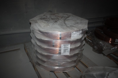Pallet with welding wire, 6 x 100 kg + pallet with welding wire, broached