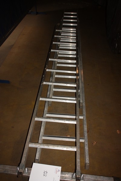 Aluminium extension ladder, approximately 6m + aluminium ladder, 10 steps