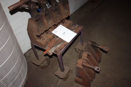 Carriage with spindle J-hooks + 2 x steel trestles