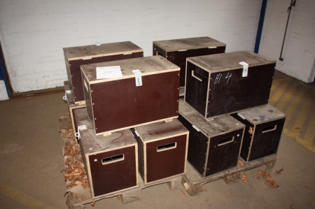 2 pallets of 12 x tool boxes, wood, without content