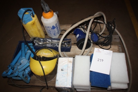 Pallet with various, including 2 x hand sprayers, cleaning supplies, visors, hand sprayers