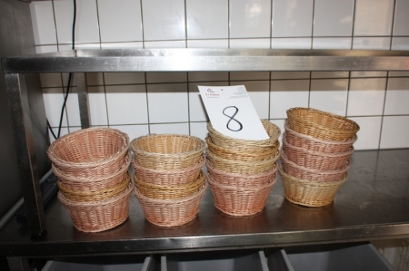 Approximately 18 x bread baskets, wicker