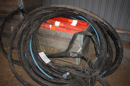 Insulated power and water hose + pallet with shut-off equipment