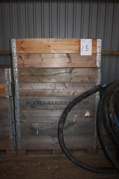 Pallet with fencing feet