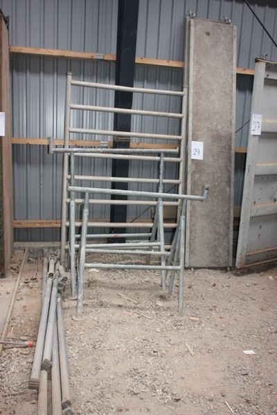 Various scaffold materials, including 2 mason trestles with extenders and top bar + 2 x walkway + various struts