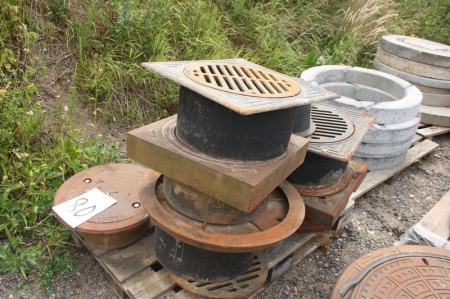 Pallet with 6 x cast iron manhole covers, including brand 25KN, SP25 etc.