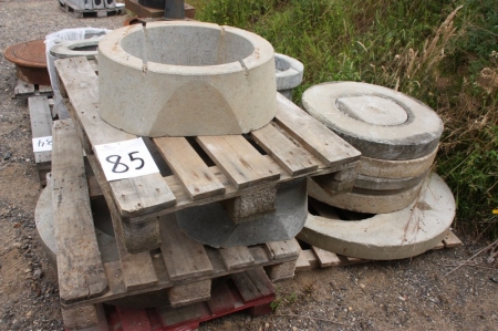 Pallet with well collars, concrete