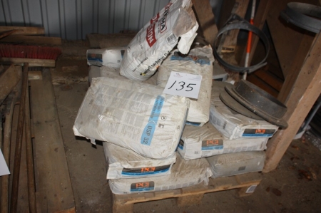 Pallet with universal filler in 25 kg bags