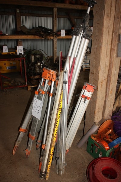 Various racks for laser levelling + yardsticks