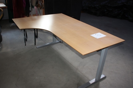 El-hæve sænke skrivebord, ca. 2000 x 1000 mm. Linak system