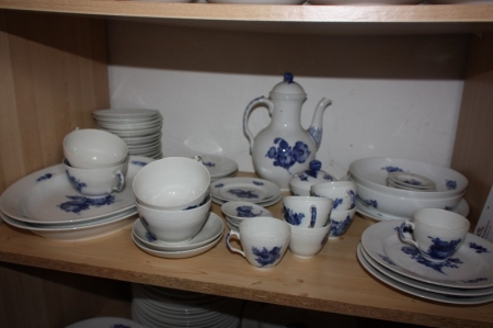 Parts for coffee and dinner services on 1 shelf in the closet, Royal Copenhagen, braided edge