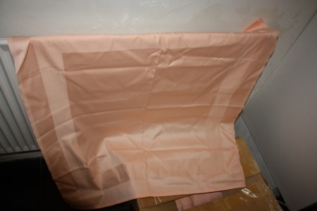 Kasse med duge, Hilden, ca. 90 x 90 cm, laksefarvet, sælges af privat, kun moms på salær