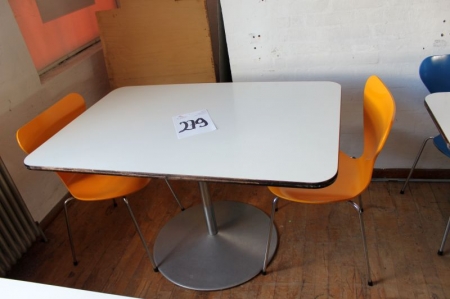 Spisebord, Fritz Hansen med 2 stk gule Fritz Hansen skalstole  sælges af privat, kun moms på salær