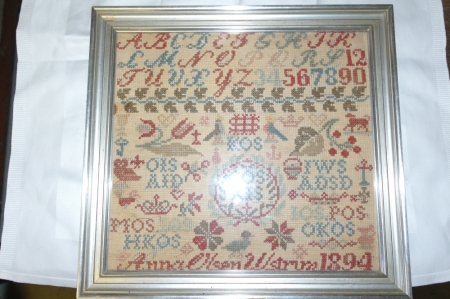 Name Embroidery anno 1894 32 x 30 cm + frame with photographs 45 x 19 cm + 2 decanters and vases 3 + mug + Figure