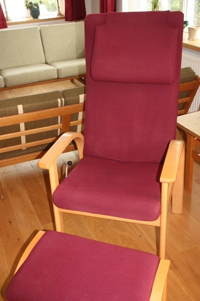Padded retirement chair Flemming White Furniture Architects. Moulded beech. Cover: wool