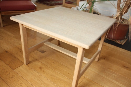 Sofabord, KP Møbler. Massiv eg. 70x70 cm, sælges af privat, kun moms på salær