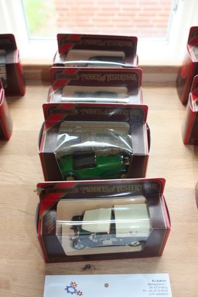 4 x model cars, Matchbox, © 1984 Matchbox International Limited. Original packaging