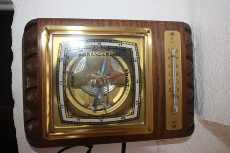 Barometer og termometer, sælges af privat, kun moms på salær