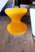 Spisebord, Fritz Hansen med 2 stk gule Fritz Hansen skalstole  sælges af privat, kun moms på salær