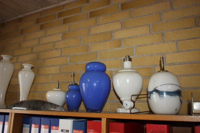 Diverse Holmegaard lamper, prototyper + diverse halvfabrikata til Holmegaard lamper KJ Auktion - Maskinauktioner