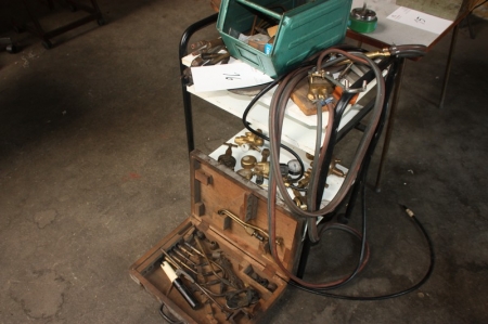 Trolley with various oxygen and acetylene hoses warmers and pressure gauges + torch in a box