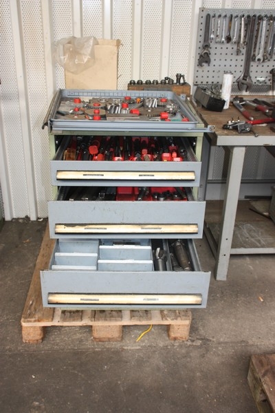 Tool Drawer Unit, width approx. + 600 mm in height, approx. 900 mm + content: various cutting tools, threading tools, tool holders, etc.