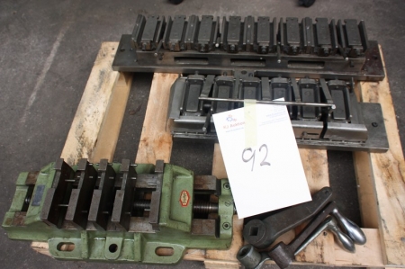 Pallet with 3 x special machine vice