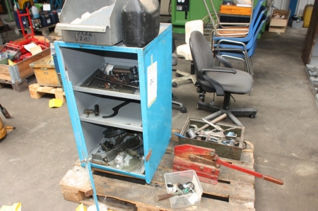 Pallet with tool cabinet with content + steel bar cutter, etc.