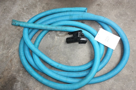 Flexible hose with dividing part